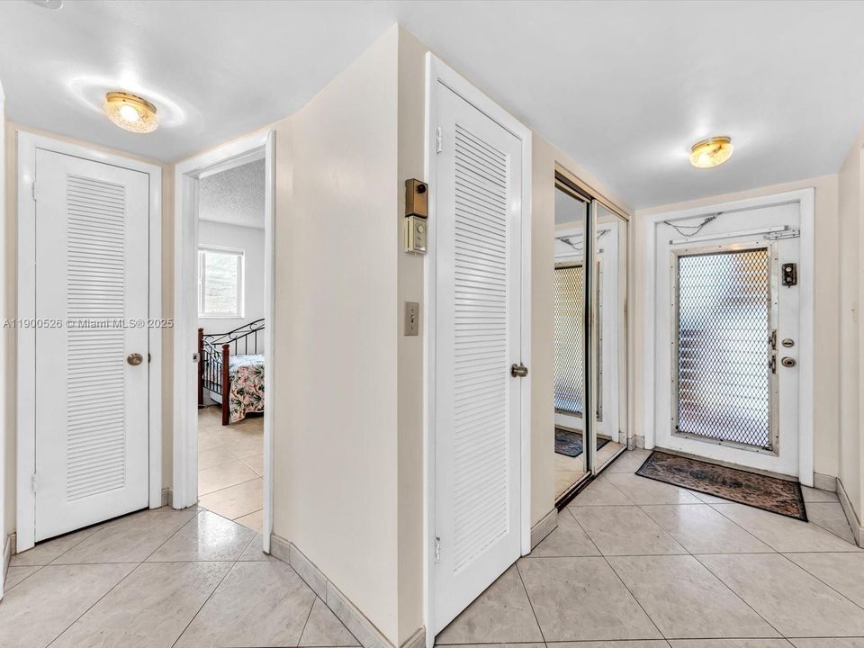 For Sale: $120,000 (2 beds, 2 baths, 850 Square Feet)