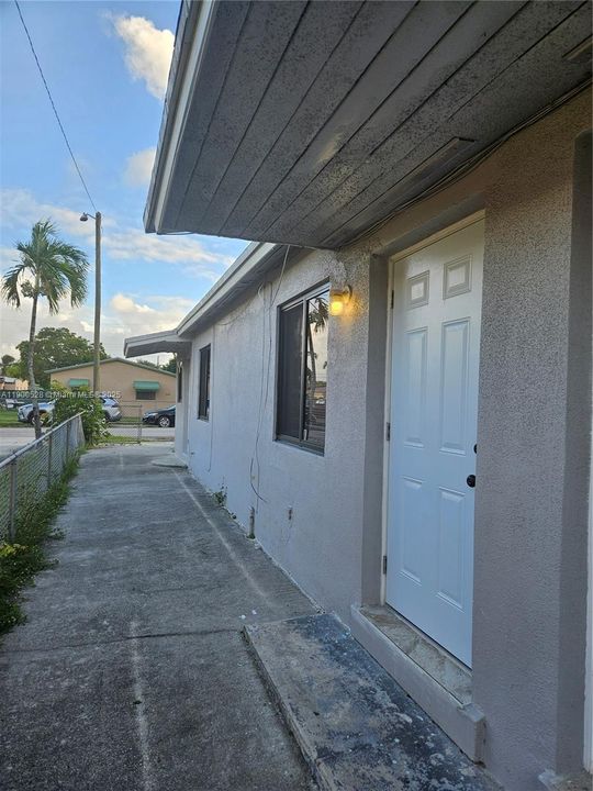 Recently Rented: $2,350 (3 beds, 2 baths, 1135 Square Feet)