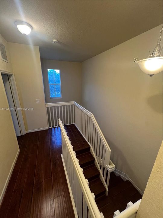 For Rent: $2,450 (3 beds, 3 baths, 1459 Square Feet)