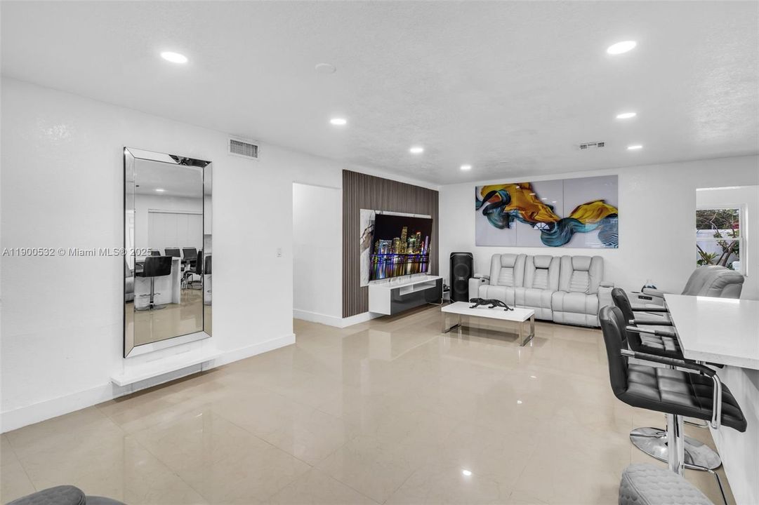 На продажу: $650,000 (4 спален, 2 ванн, 1774 Квадратных фут)