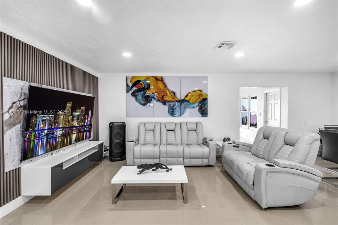 На продажу: $650,000 (4 спален, 2 ванн, 1774 Квадратных фут)