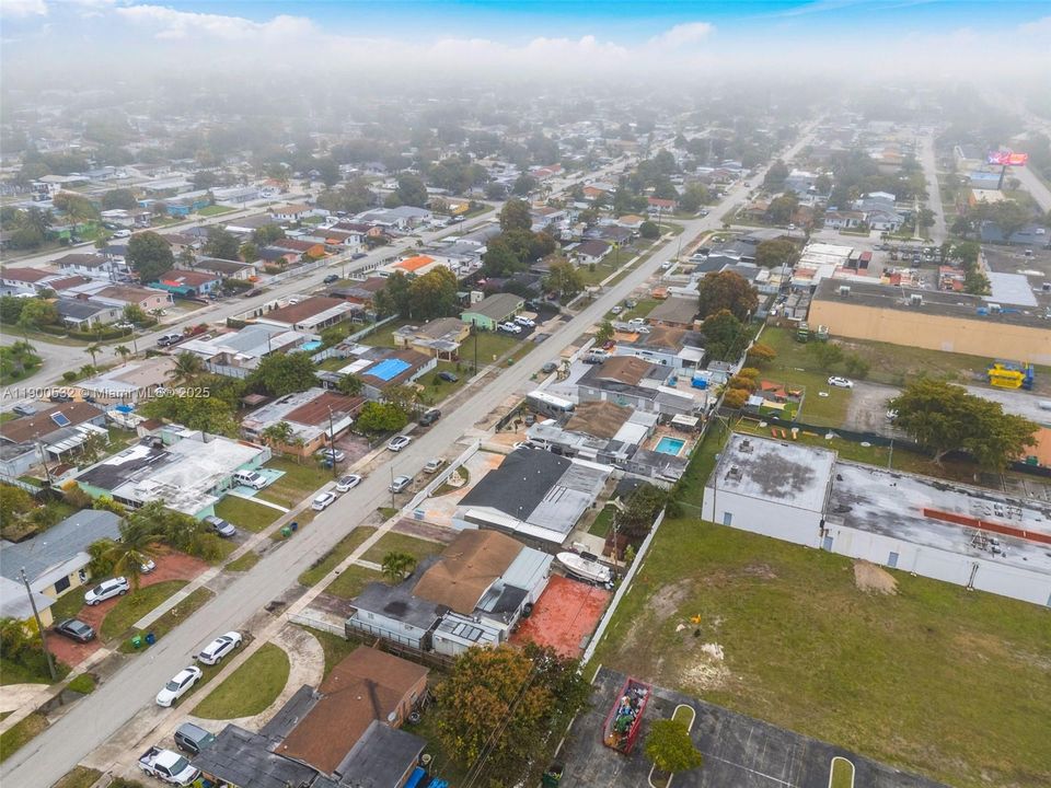 На продажу: $650,000 (4 спален, 2 ванн, 1774 Квадратных фут)