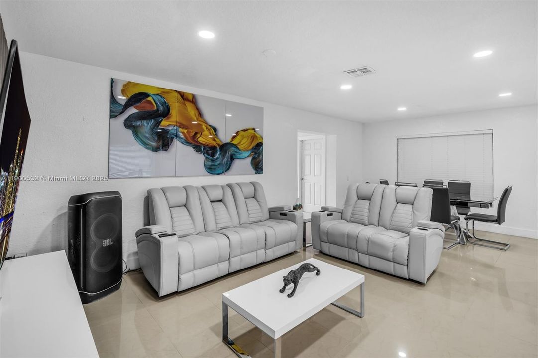 На продажу: $650,000 (4 спален, 2 ванн, 1774 Квадратных фут)