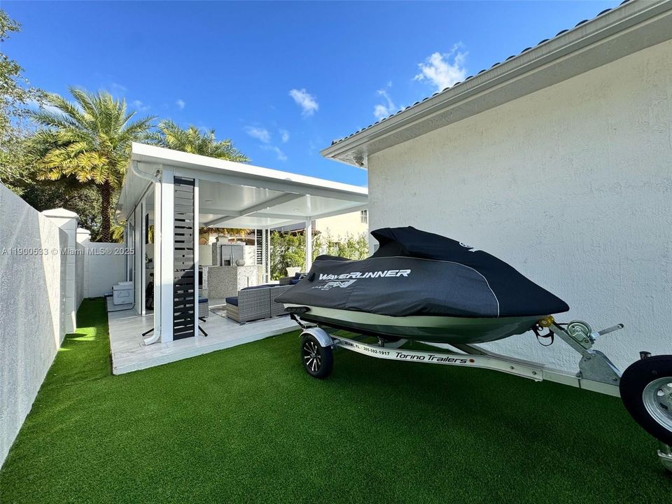 For Sale: $1,500,000 (5 beds, 3 baths, 3504 Square Feet)