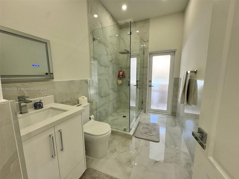 For Sale: $1,500,000 (5 beds, 3 baths, 3504 Square Feet)