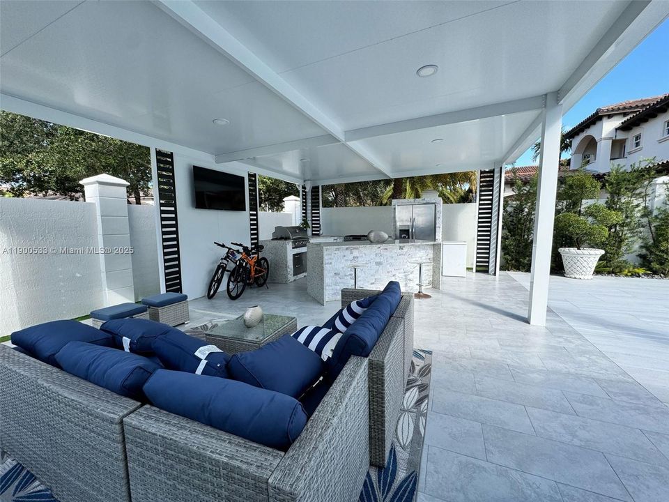 For Sale: $1,500,000 (5 beds, 3 baths, 3504 Square Feet)