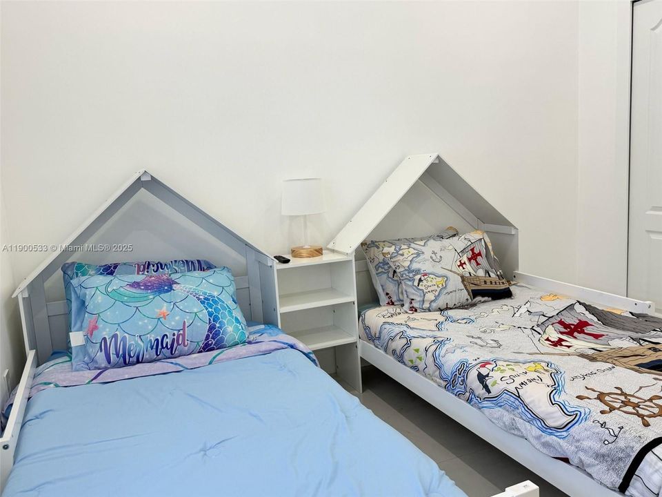 For Sale: $1,500,000 (5 beds, 3 baths, 3504 Square Feet)