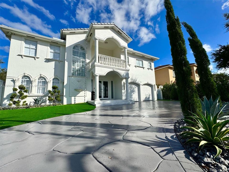 For Sale: $1,500,000 (5 beds, 3 baths, 3504 Square Feet)