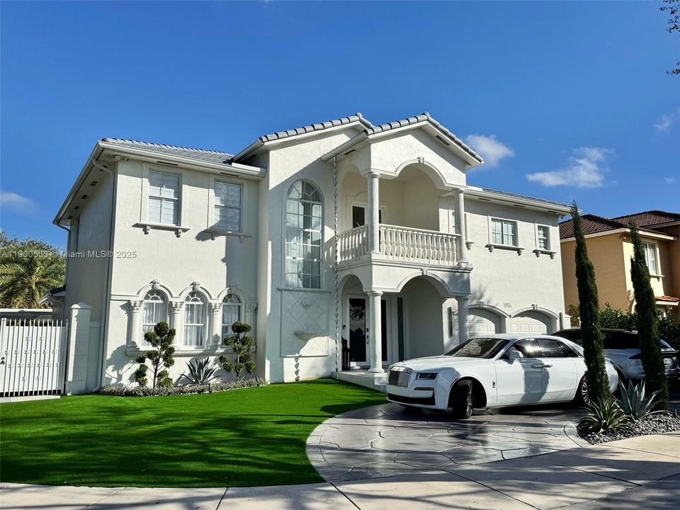 For Sale: $1,500,000 (5 beds, 3 baths, 3504 Square Feet)