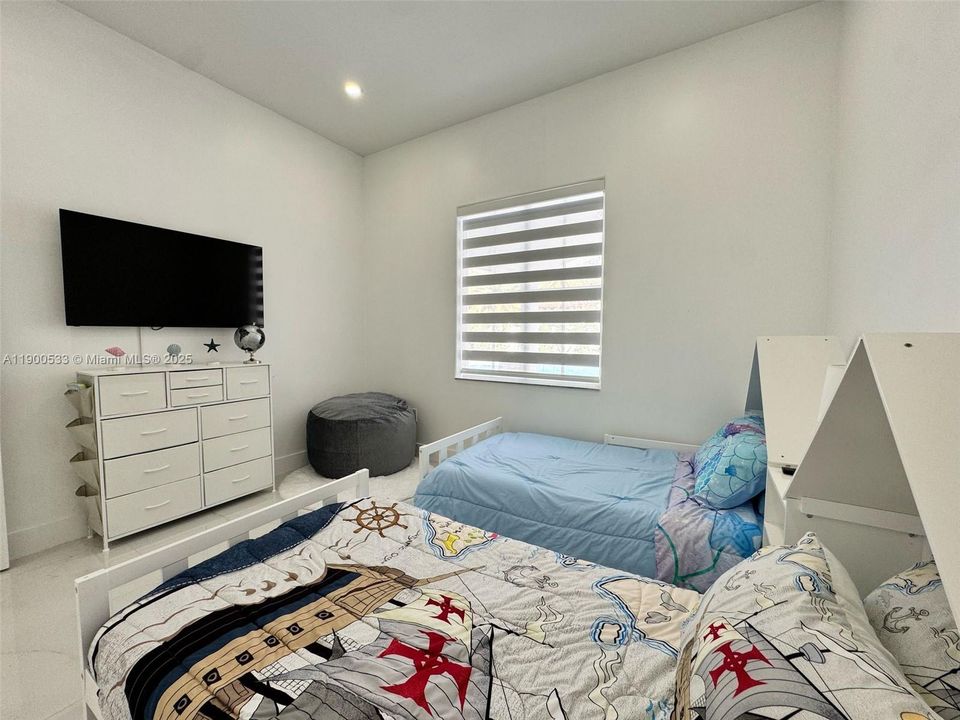 For Sale: $1,500,000 (5 beds, 3 baths, 3504 Square Feet)