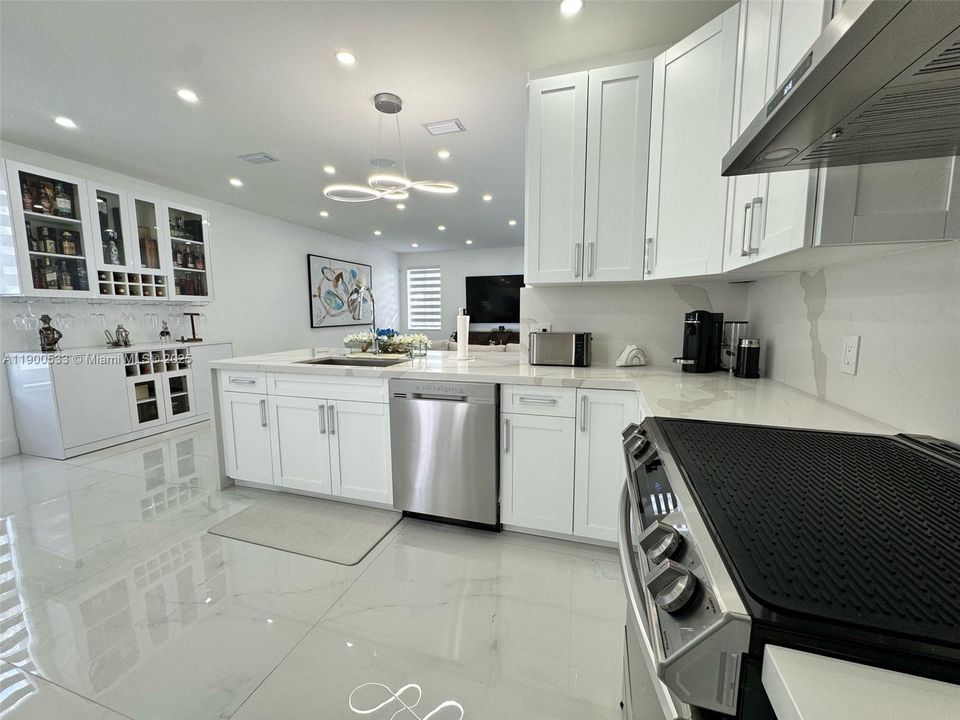 For Sale: $1,500,000 (5 beds, 3 baths, 3504 Square Feet)