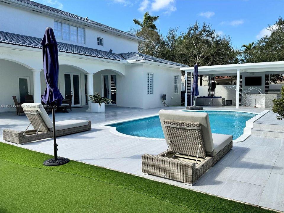 For Sale: $1,500,000 (5 beds, 3 baths, 3504 Square Feet)