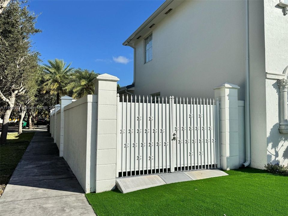 For Sale: $1,500,000 (5 beds, 3 baths, 3504 Square Feet)