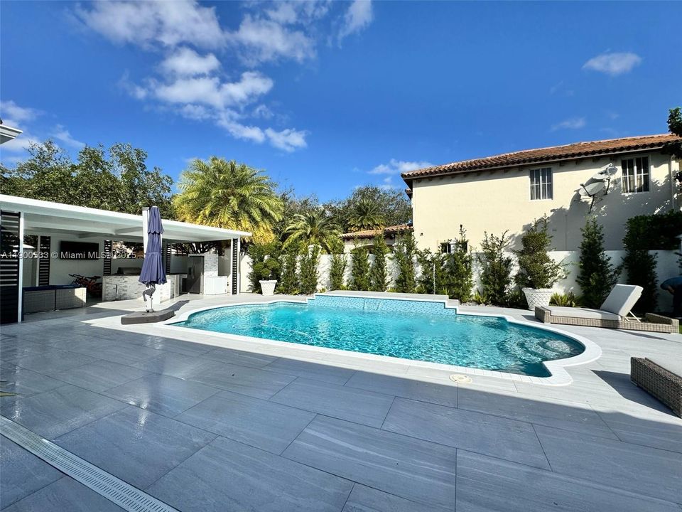 For Sale: $1,500,000 (5 beds, 3 baths, 3504 Square Feet)