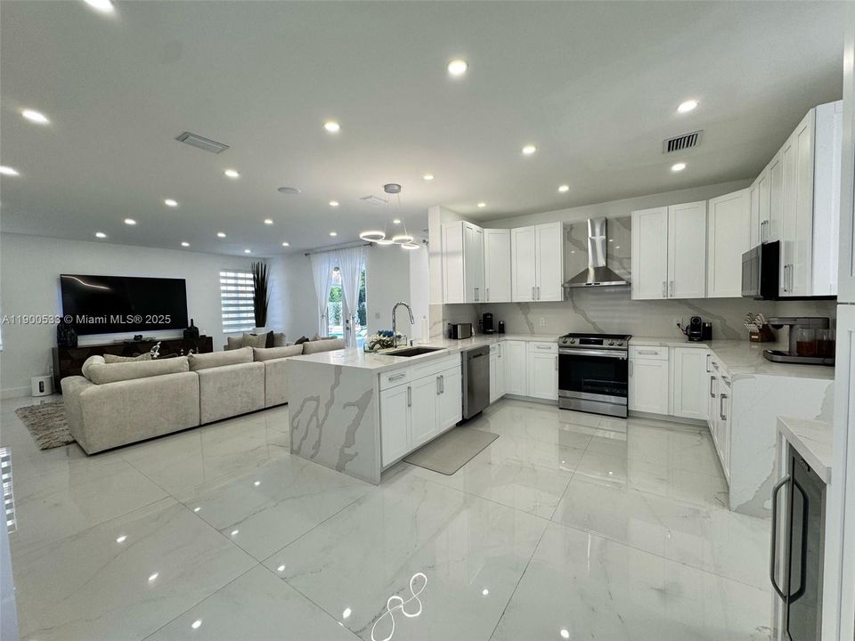 For Sale: $1,500,000 (5 beds, 3 baths, 3504 Square Feet)