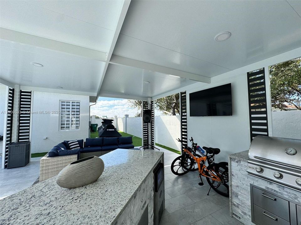 For Sale: $1,500,000 (5 beds, 3 baths, 3504 Square Feet)