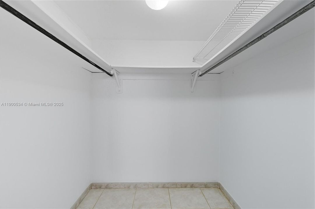 Active With Contract: $2,400 (2 beds, 2 baths, 1100 Square Feet)