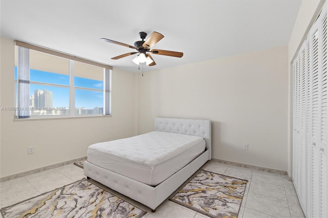 Active With Contract: $2,400 (2 beds, 2 baths, 1100 Square Feet)