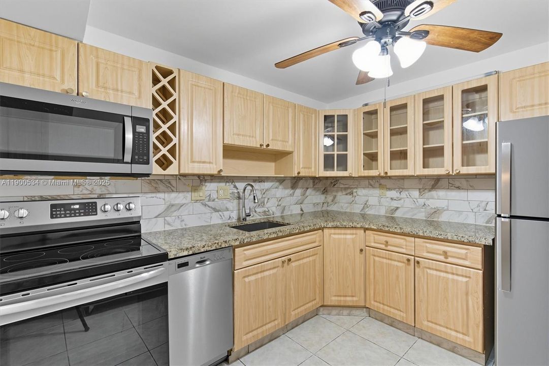 Active With Contract: $2,400 (2 beds, 2 baths, 1100 Square Feet)