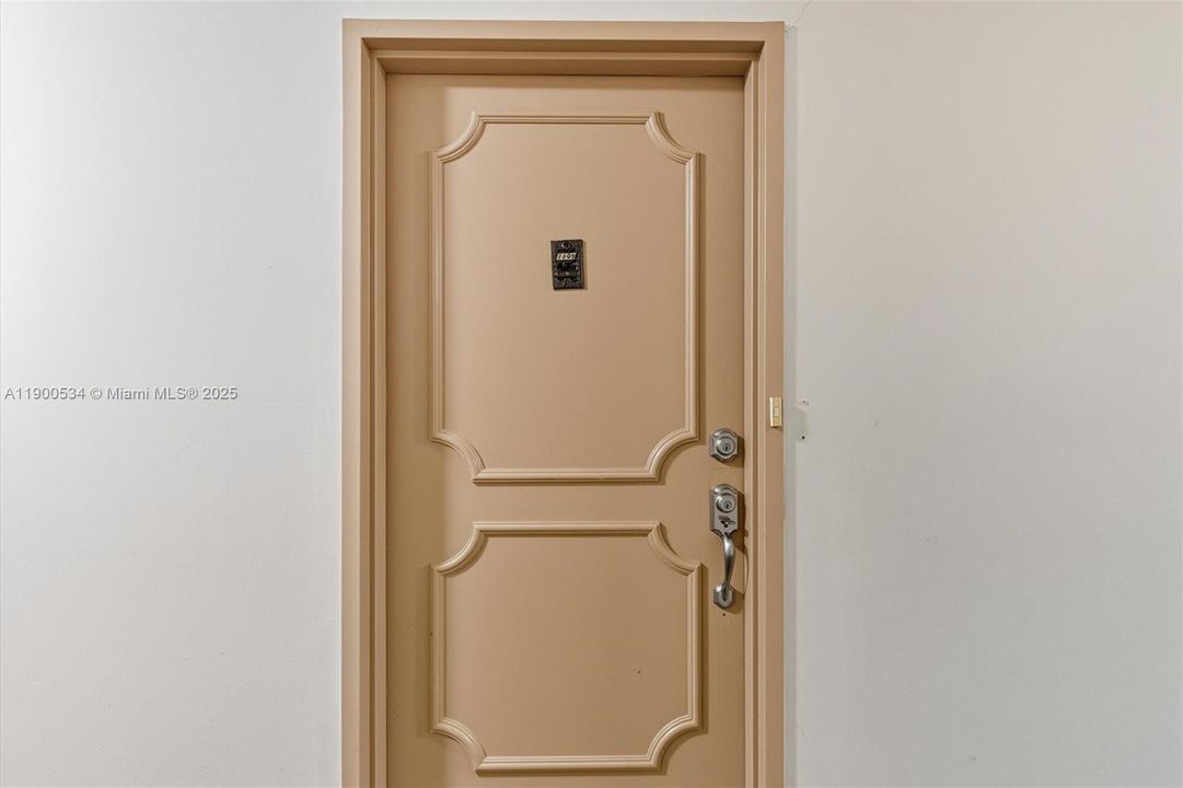 Active With Contract: $2,400 (2 beds, 2 baths, 1100 Square Feet)