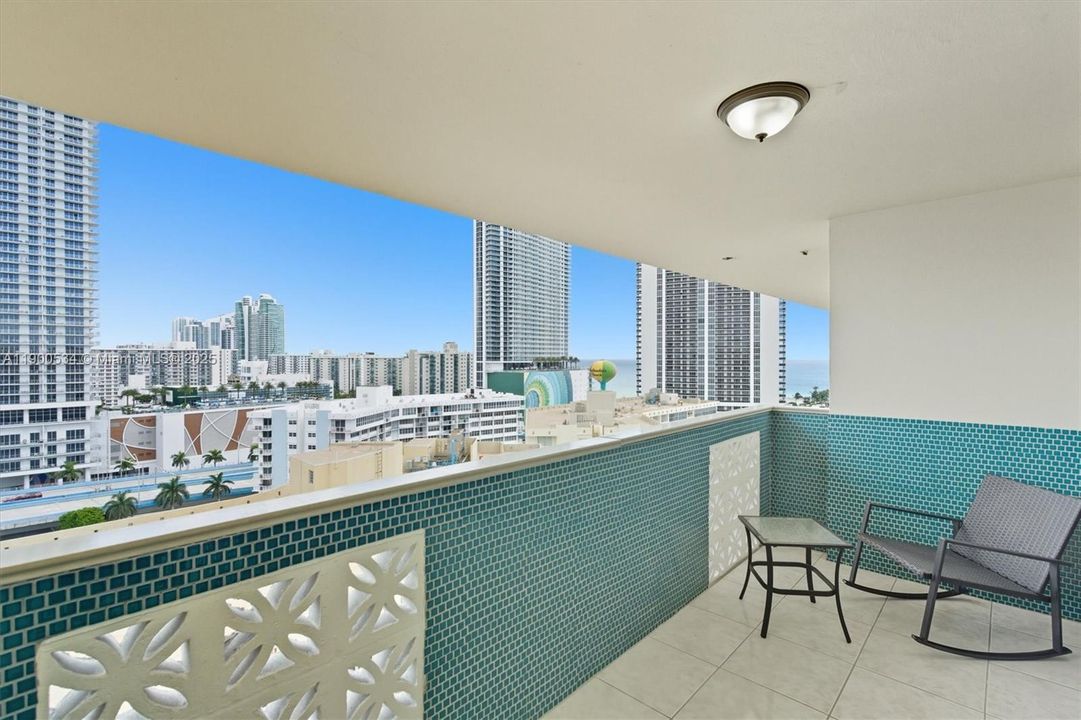 Active With Contract: $2,400 (2 beds, 2 baths, 1100 Square Feet)
