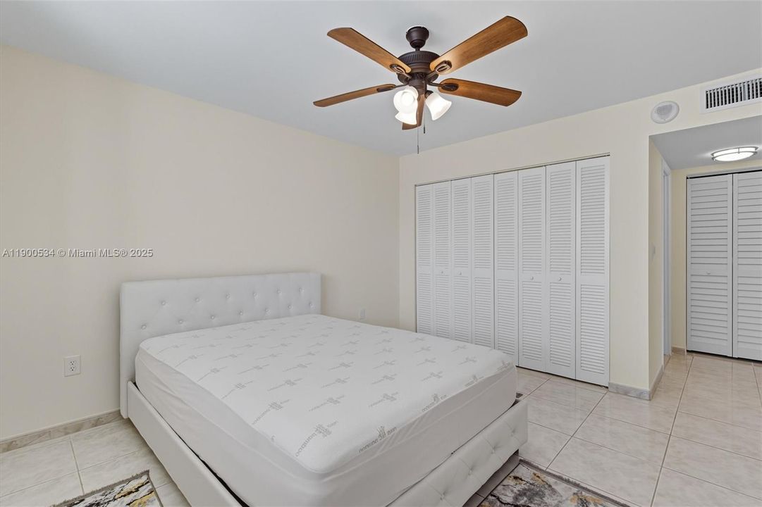 Active With Contract: $2,400 (2 beds, 2 baths, 1100 Square Feet)