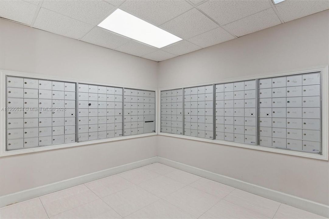 Active With Contract: $2,400 (2 beds, 2 baths, 1100 Square Feet)