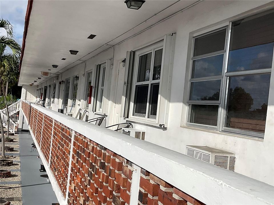 For Rent: $1,575 (1 beds, 1 baths, 564 Square Feet)