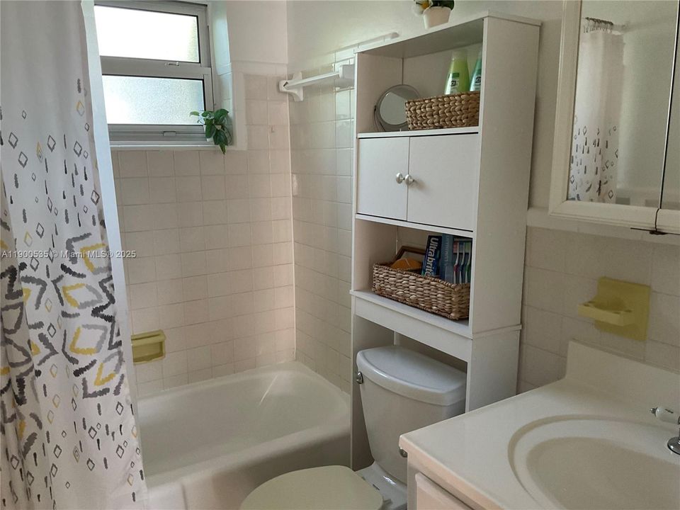 For Rent: $1,575 (1 beds, 1 baths, 564 Square Feet)