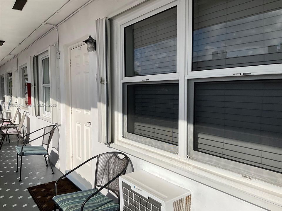 For Rent: $1,575 (1 beds, 1 baths, 564 Square Feet)