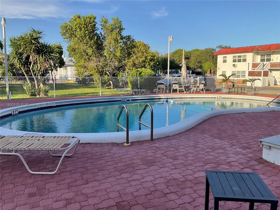 For Rent: $1,575 (1 beds, 1 baths, 564 Square Feet)