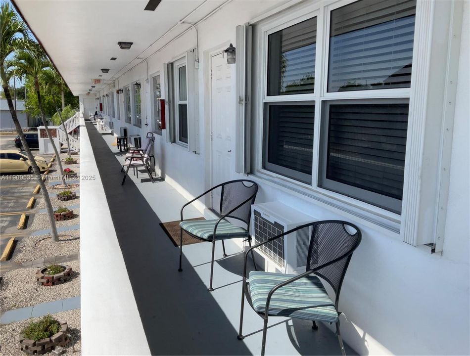 For Rent: $1,575 (1 beds, 1 baths, 564 Square Feet)