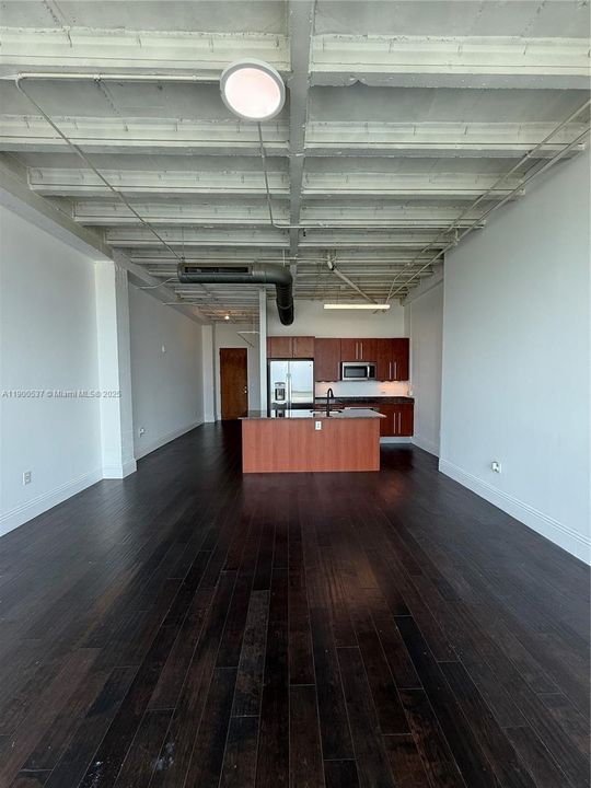 For Rent: $2,225 (0 beds, 1 baths, 618 Square Feet)