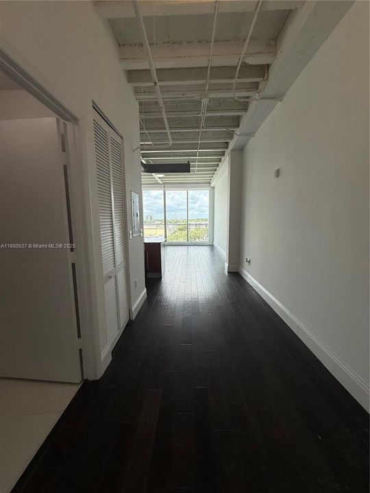 For Rent: $2,225 (0 beds, 1 baths, 618 Square Feet)