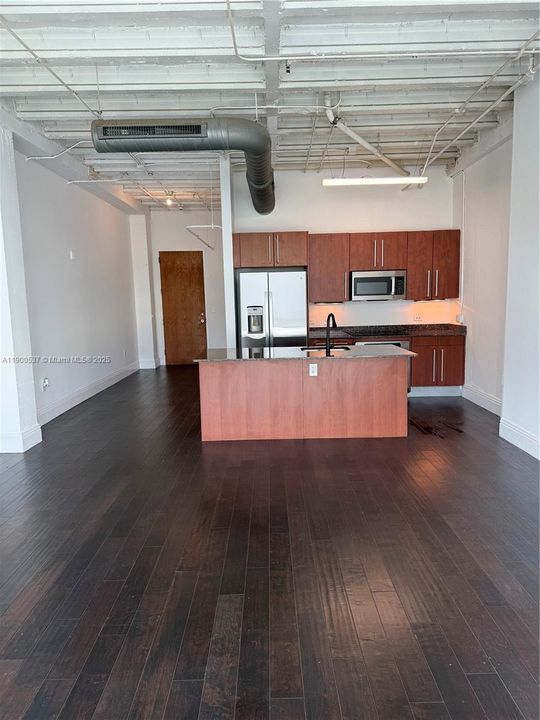 For Rent: $2,225 (0 beds, 1 baths, 618 Square Feet)