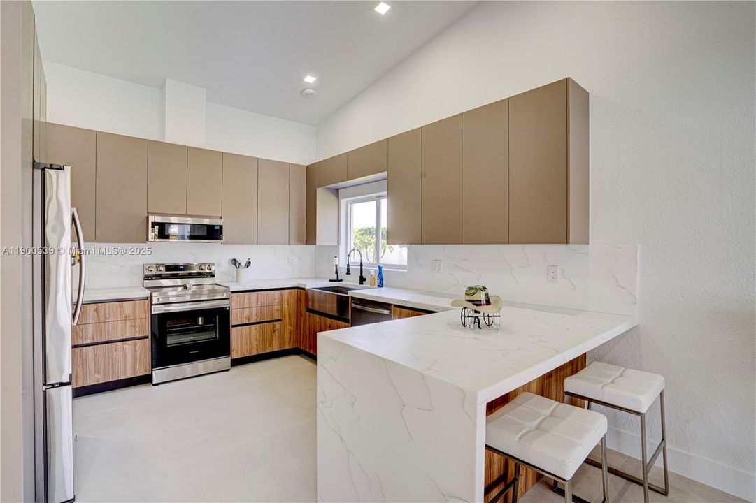 待售: $2,999,000 (5 贝兹, 4 浴室, 3034 平方英尺)