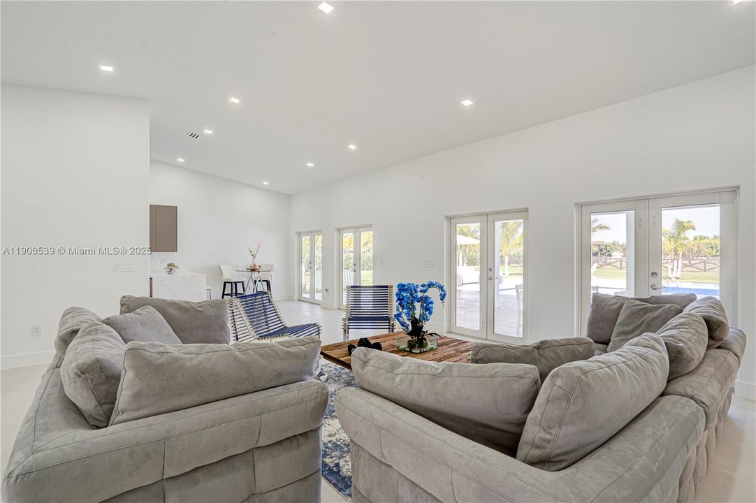 待售: $2,999,000 (5 贝兹, 4 浴室, 3034 平方英尺)