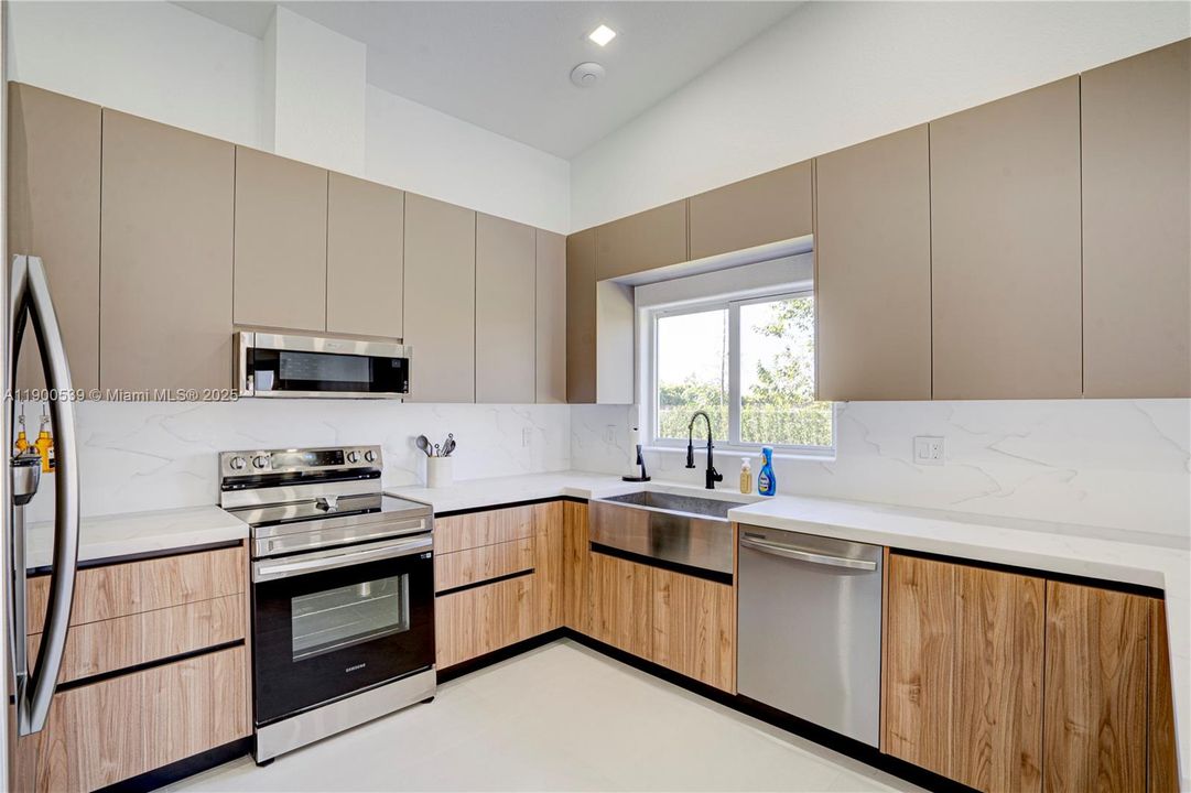 待售: $2,999,000 (5 贝兹, 4 浴室, 3034 平方英尺)