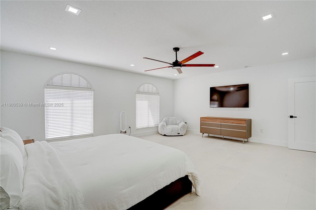 待售: $2,999,000 (5 贝兹, 4 浴室, 3034 平方英尺)