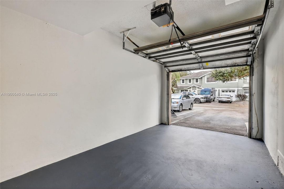 合同活跃: $449,900 (3 贝兹, 2 浴室, 1350 平方英尺)