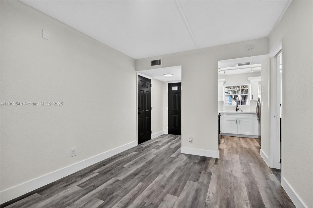 合同活跃: $449,900 (3 贝兹, 2 浴室, 1350 平方英尺)