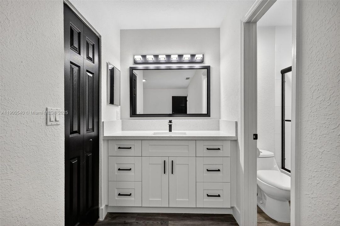 合同活跃: $449,900 (3 贝兹, 2 浴室, 1350 平方英尺)