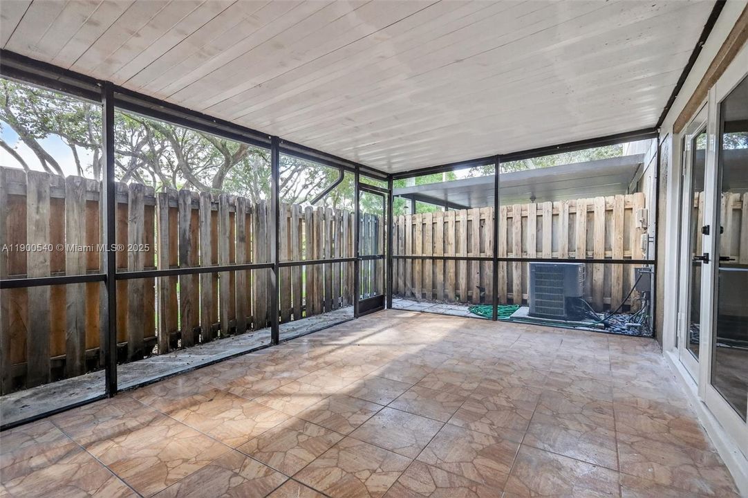 合同活跃: $449,900 (3 贝兹, 2 浴室, 1350 平方英尺)