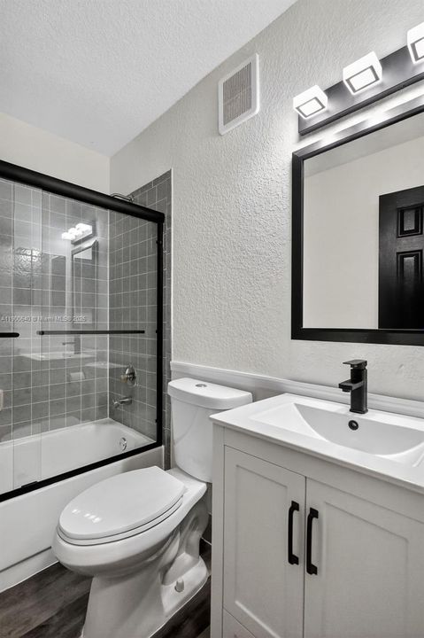 合同活跃: $449,900 (3 贝兹, 2 浴室, 1350 平方英尺)