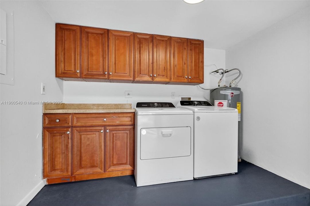 合同活跃: $449,900 (3 贝兹, 2 浴室, 1350 平方英尺)