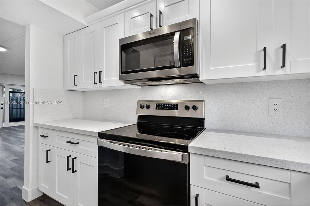 合同活跃: $449,900 (3 贝兹, 2 浴室, 1350 平方英尺)