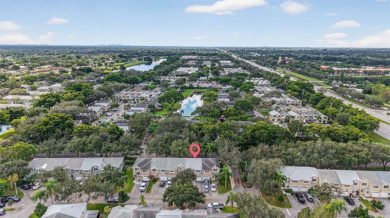 合同活跃: $449,900 (3 贝兹, 2 浴室, 1350 平方英尺)