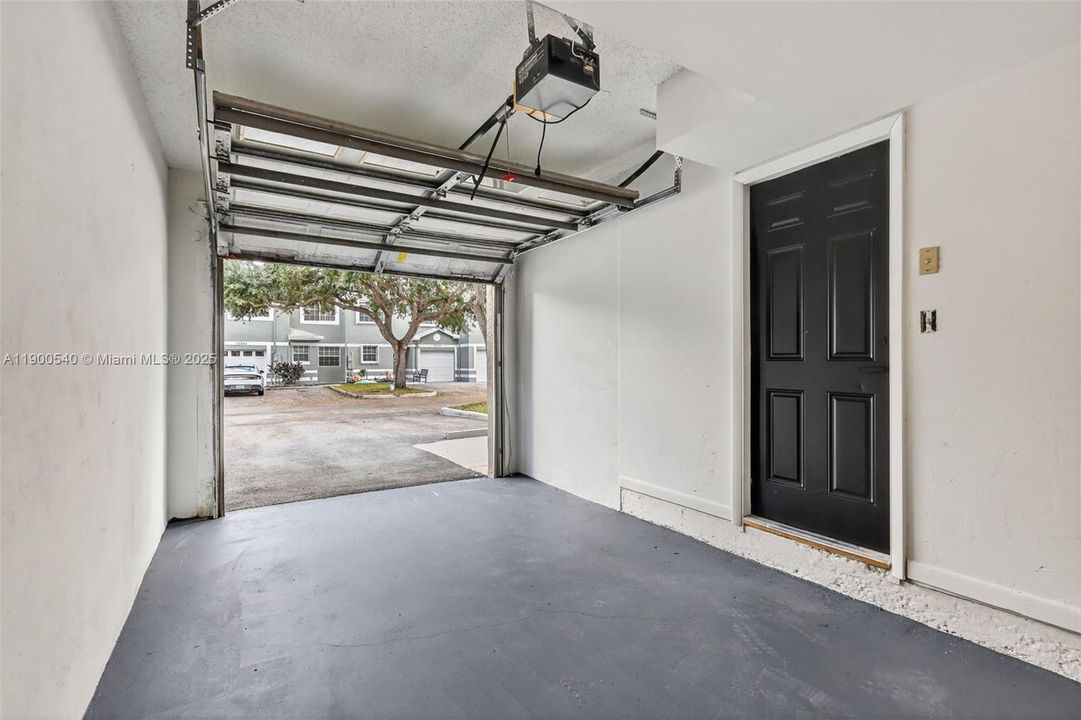 合同活跃: $449,900 (3 贝兹, 2 浴室, 1350 平方英尺)