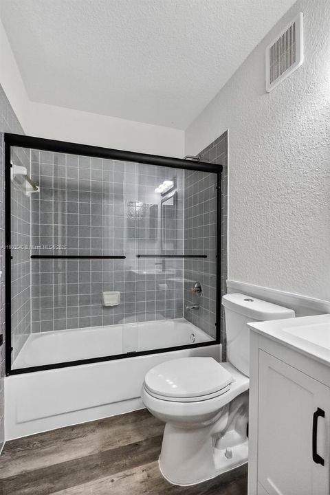 合同活跃: $449,900 (3 贝兹, 2 浴室, 1350 平方英尺)