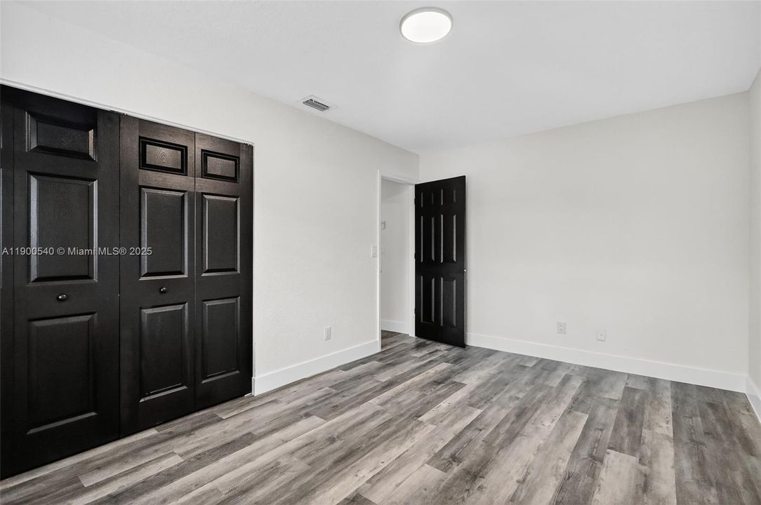 合同活跃: $449,900 (3 贝兹, 2 浴室, 1350 平方英尺)